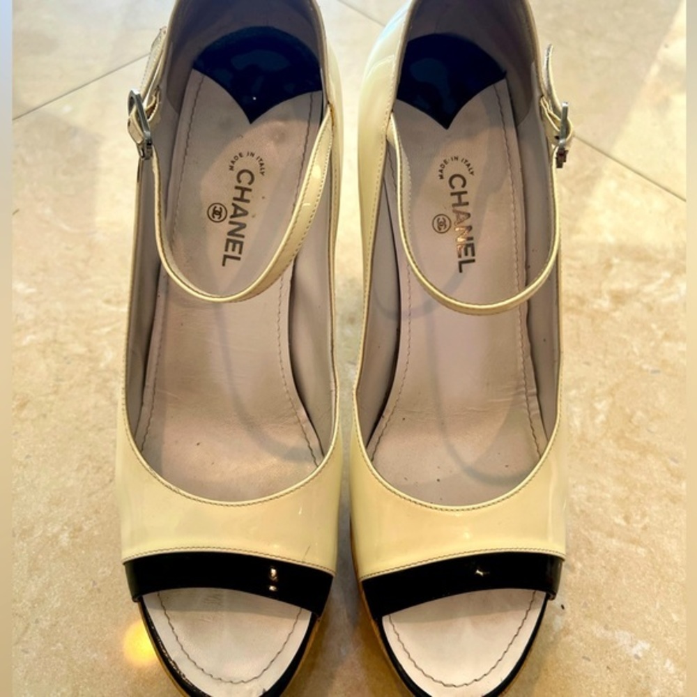 Chanel White and Black ColorBlock Heels-Size 40